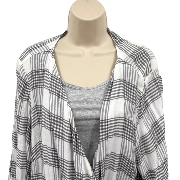 Lane Bryant Women’s Plaid Peplum Faux Wrap Top Gray & White Plus Size 16 - Picture 3 of 11